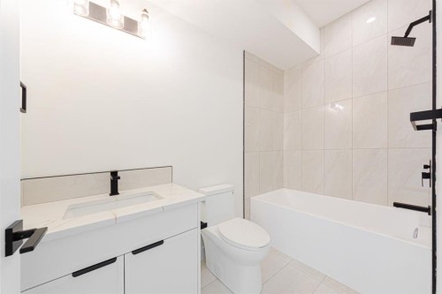 2028 36 Street Sw, Calgary, AB - Indoor Photo Showing Bathroom