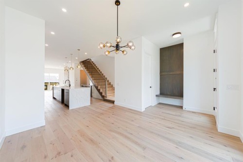 2028 36 Street Sw, Calgary, AB - Indoor