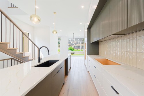 2028 36 Street Sw, Calgary, AB - Indoor Photo Showing Kitchen With Upgraded Kitchen