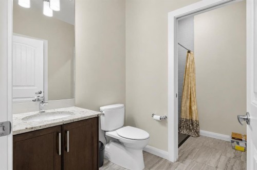 62 Evansfield Green Nw, Calgary, AB - Indoor Photo Showing Bathroom