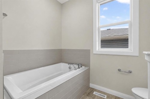 62 Evansfield Green Nw, Calgary, AB - Indoor Photo Showing Bathroom