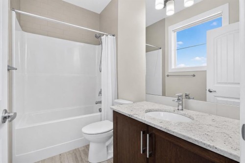 62 Evansfield Green Nw, Calgary, AB - Indoor Photo Showing Bathroom