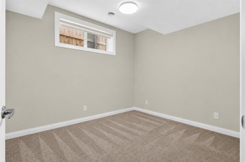 62 Evansfield Green Nw, Calgary, AB - Indoor Photo Showing Other Room