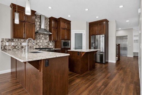 62 Evansfield Green Nw, Calgary, AB - Indoor Photo Showing Kitchen With Stainless Steel Kitchen With Upgraded Kitchen