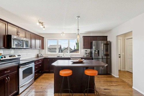147 Sunset Cove, Cochrane, AB - Indoor Photo Showing Kitchen With Stainless Steel Kitchen With Upgraded Kitchen