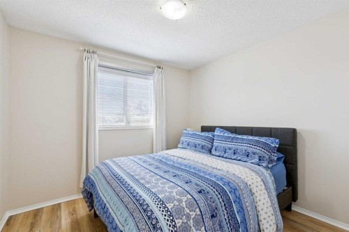 147 Sunset Cove, Cochrane, AB - Indoor Photo Showing Bedroom