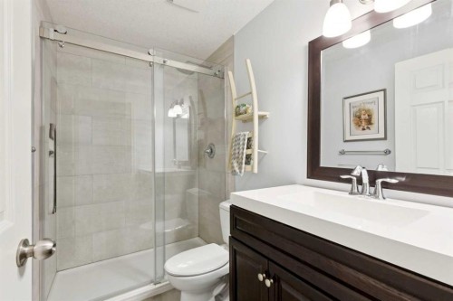 147 Sunset Cove, Cochrane, AB - Indoor Photo Showing Bathroom