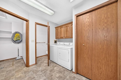 3 Parklane Place, Strathmore, AB - Indoor Photo Showing Laundry Room