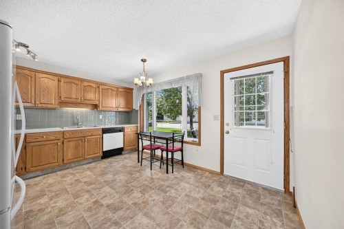3 Parklane Place, Strathmore, AB - Indoor Photo Showing Kitchen With Double Sink