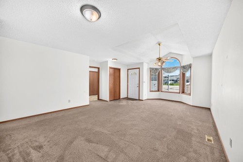 3 Parklane Place, Strathmore, AB - Indoor Photo Showing Other Room