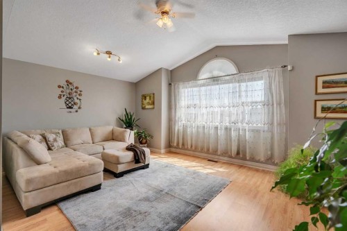 84 Willowbrook Crescent Nw, Airdrie, AB - Indoor Photo Showing Living Room