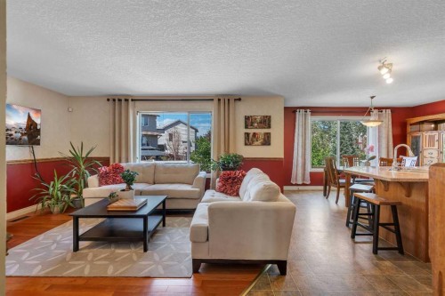 84 Willowbrook Crescent Nw, Airdrie, AB - Indoor Photo Showing Living Room