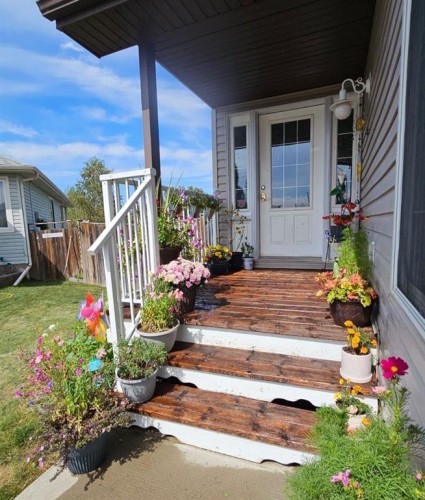 148 Hillcrest Boulevard, Strathmore, AB 