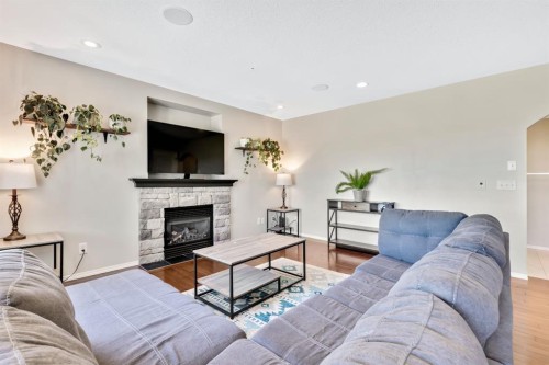 148 Hillcrest Boulevard, Strathmore, AB 