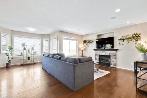 148 Hillcrest Boulevard, Strathmore, AB 