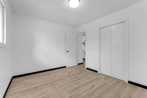 4108 13 Avenue Ne, Calgary, AB - Indoor Photo Showing Other Room
