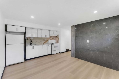 4108 13 Avenue Ne, Calgary, AB - Indoor Photo Showing Kitchen
