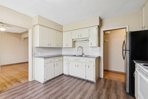 3103 13 Avenue Sw, Calgary, AB - Indoor Photo Showing Kitchen