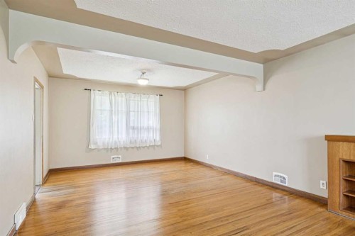 3103 13 Avenue Sw, Calgary, AB - Indoor Photo Showing Other Room