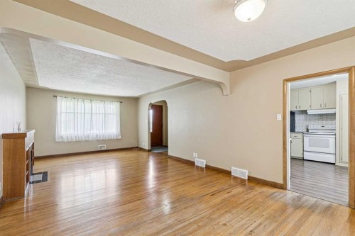 3103 13 Avenue Sw, Calgary, AB - Indoor
