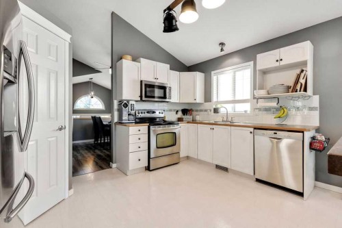 209 Coventry Circle Ne, Calgary, AB 