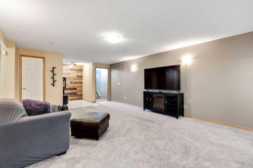 209 Coventry Circle Ne, Calgary, AB 