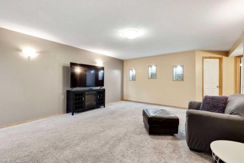 209 Coventry Circle Ne, Calgary, AB 