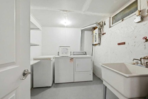 2415 Vista Crescent Ne, Calgary, AB - Indoor Photo Showing Laundry Room