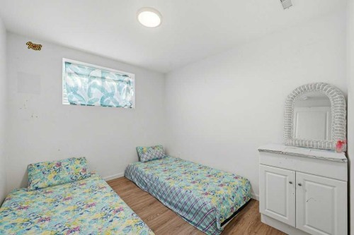 2415 Vista Crescent Ne, Calgary, AB - Indoor Photo Showing Bedroom