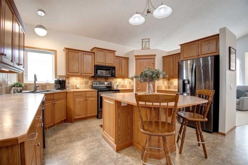 49 Thornfield Close Se, Airdrie, AB - Indoor Photo Showing Kitchen