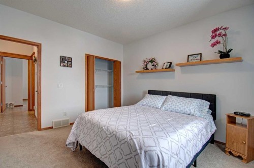 49 Thornfield Close Se, Airdrie, AB - Indoor Photo Showing Bedroom