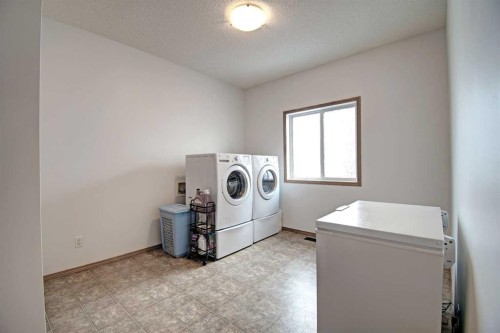 49 Thornfield Close Se, Airdrie, AB - Indoor Photo Showing Laundry Room
