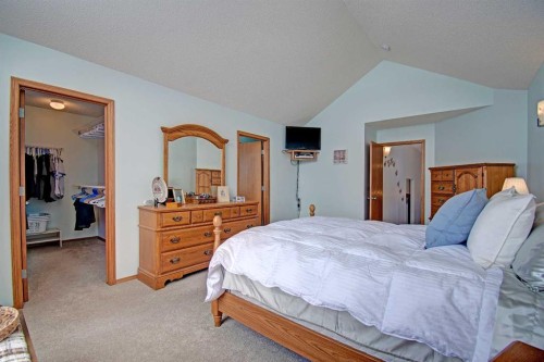 49 Thornfield Close Se, Airdrie, AB - Indoor Photo Showing Bedroom