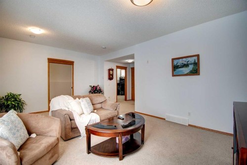 49 Thornfield Close Se, Airdrie, AB - Indoor Photo Showing Living Room