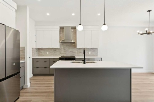93 Heritage Park, Cochrane, AB - Indoor Photo Showing Kitchen With Upgraded Kitchen