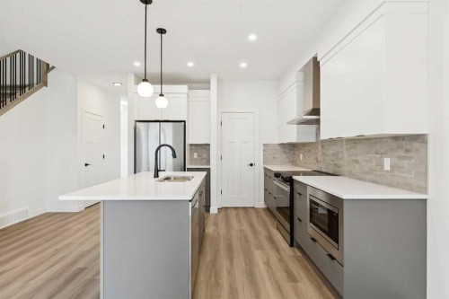 93 Heritage Park, Cochrane, AB - Indoor Photo Showing Kitchen With Upgraded Kitchen