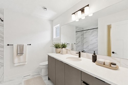 93 Heritage Park, Cochrane, AB - Indoor Photo Showing Bathroom