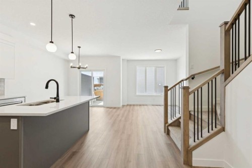 93 Heritage Park, Cochrane, AB - Indoor Photo Showing Kitchen With Upgraded Kitchen