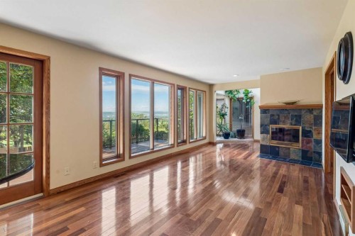 31 Edgehill Bay Nw, Calgary, AB - Indoor With Fireplace