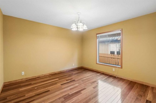 31 Edgehill Bay Nw, Calgary, AB - Indoor Photo Showing Other Room