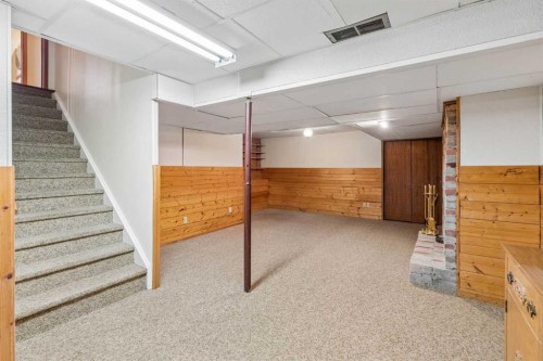 31 Edgehill Bay Nw, Calgary, AB - Indoor Photo Showing Basement
