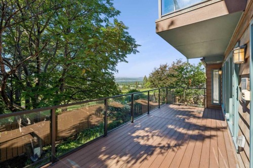 31 Edgehill Bay Nw, Calgary, AB - Outdoor With Exterior