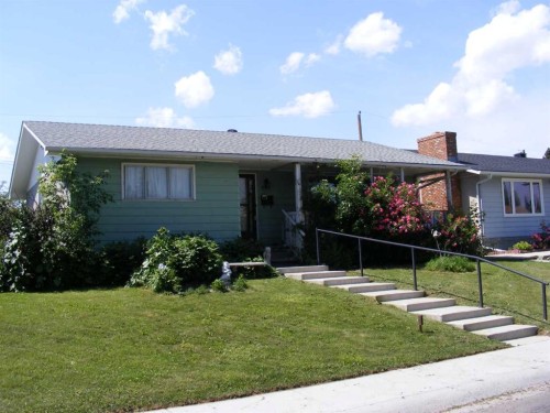 911 Penmeadows Road Se, Calgary, AB 