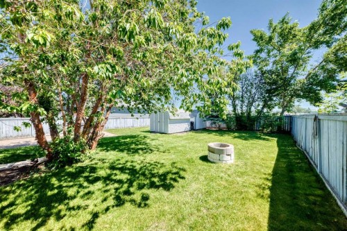 5 23 Avenue Close, Bowden, AB - Outdoor