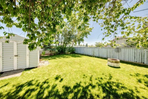 5 23 Avenue Close, Bowden, AB - Outdoor
