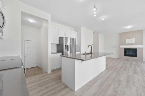40 Carringham Gate Nw, Calgary, AB - Indoor Photo Showing Kitchen With Upgraded Kitchen