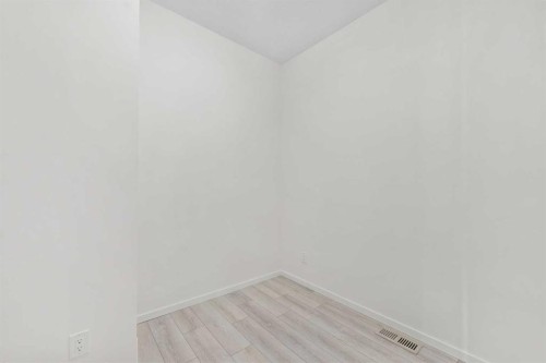 40 Carringham Gate Nw, Calgary, AB - Indoor Photo Showing Other Room