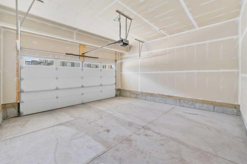 40 Carringham Gate Nw, Calgary, AB - Indoor Photo Showing Garage