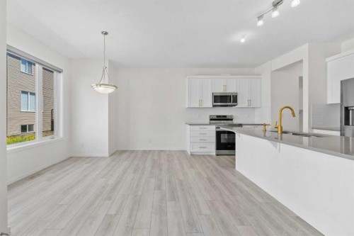 40 Carringham Gate Nw, Calgary, AB - Indoor Photo Showing Kitchen With Upgraded Kitchen