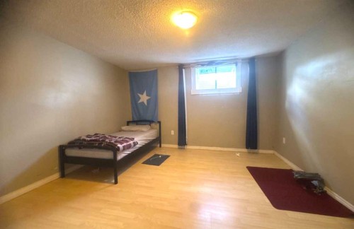 235 Penbrooke Close Se, Calgary, AB 